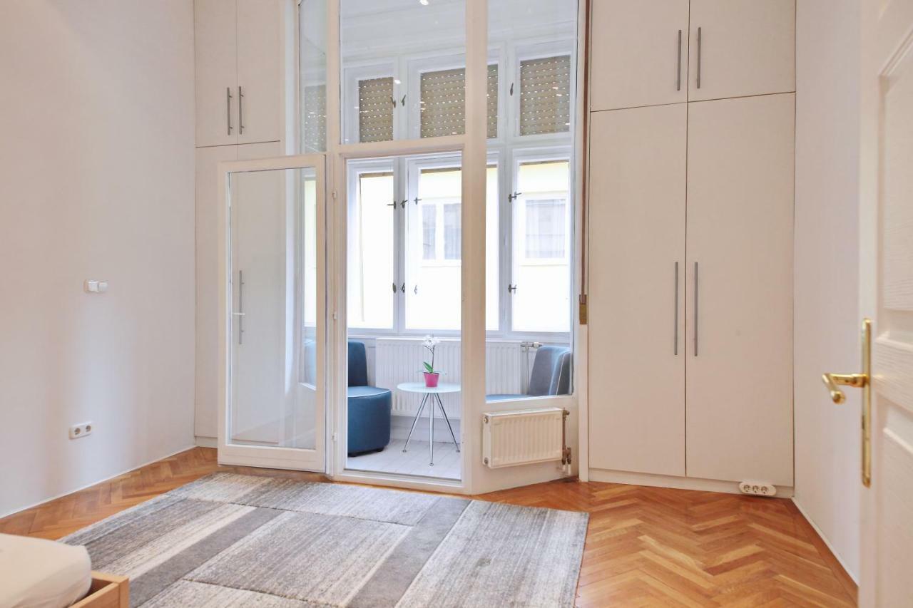 Luxury Gold Plated Suite In Calm Central Location Budapest Eksteriør billede